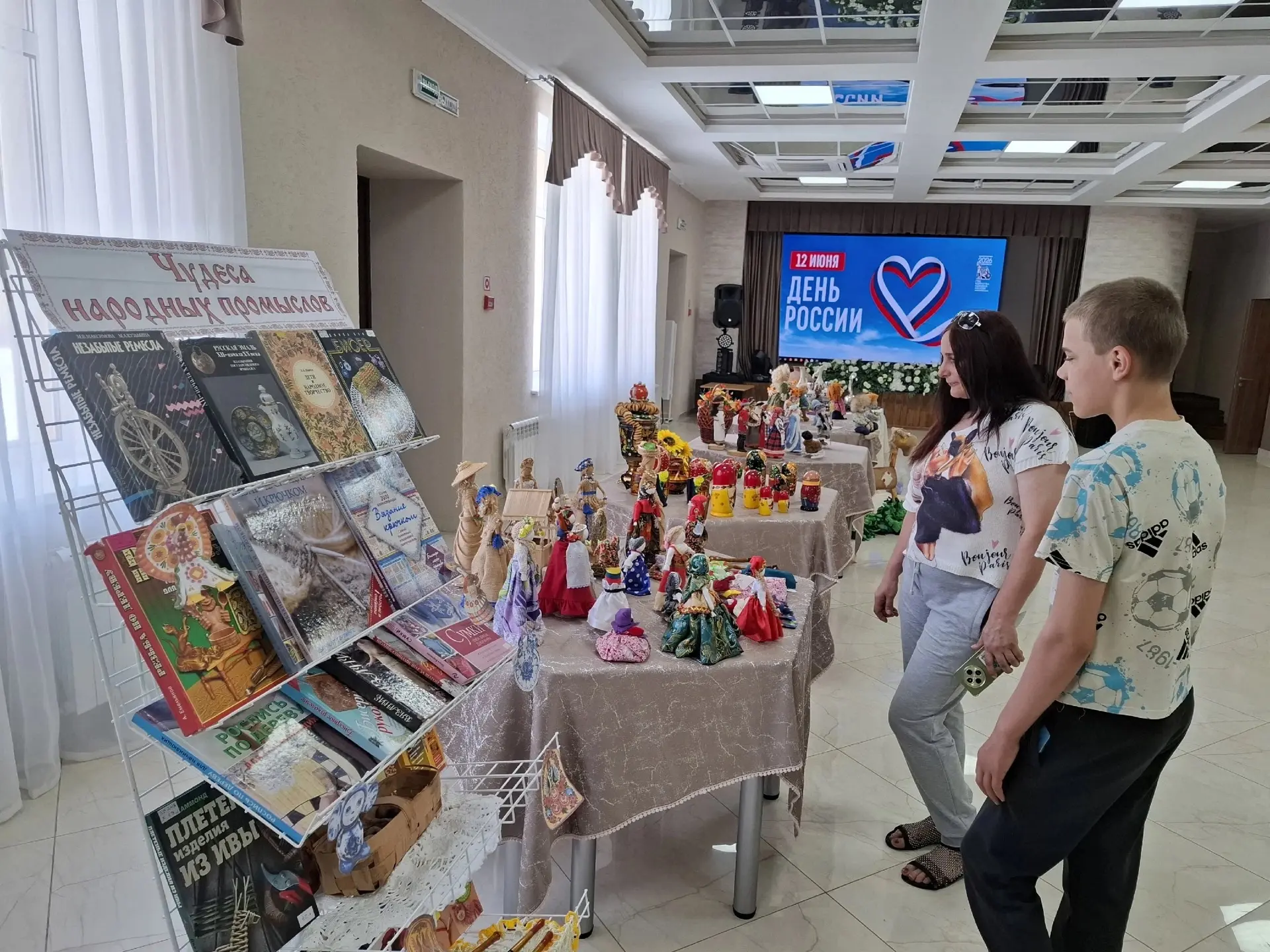 В Социально-культурном центре села Дивное прошла выставка «Куклы, быт и традиции народов России», пр