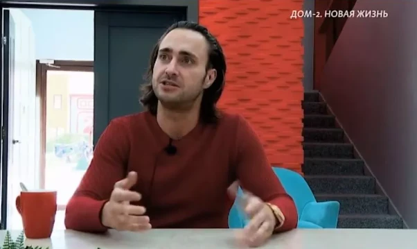 В сети активно обсуждают новость о флирте Элины Рахимовой и Алексея Безуса, которые вме...