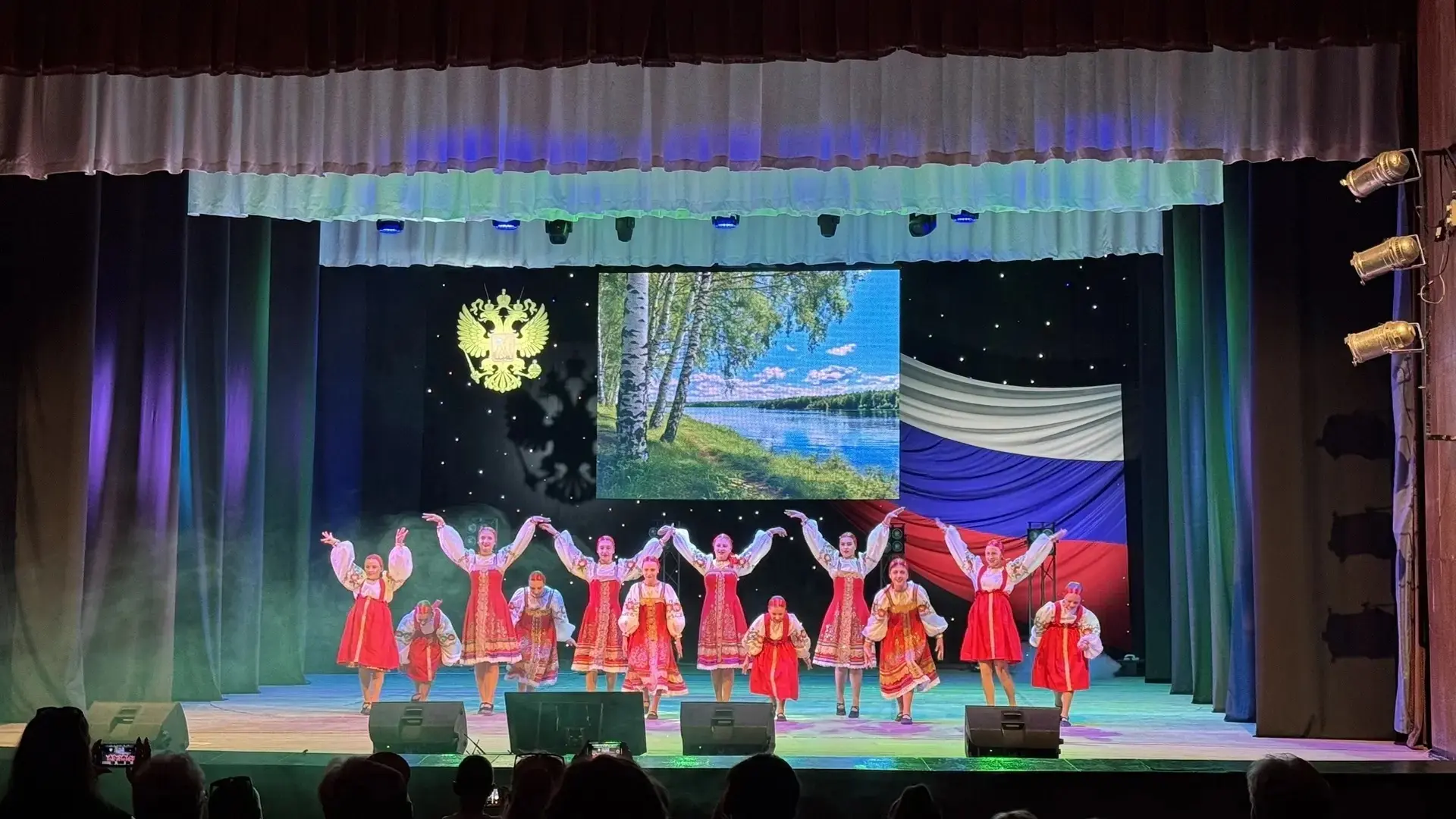 ‼️В Бердянске ко Дню России прошел праздничный концерт 

В Городском Дворце культуры с большим успех