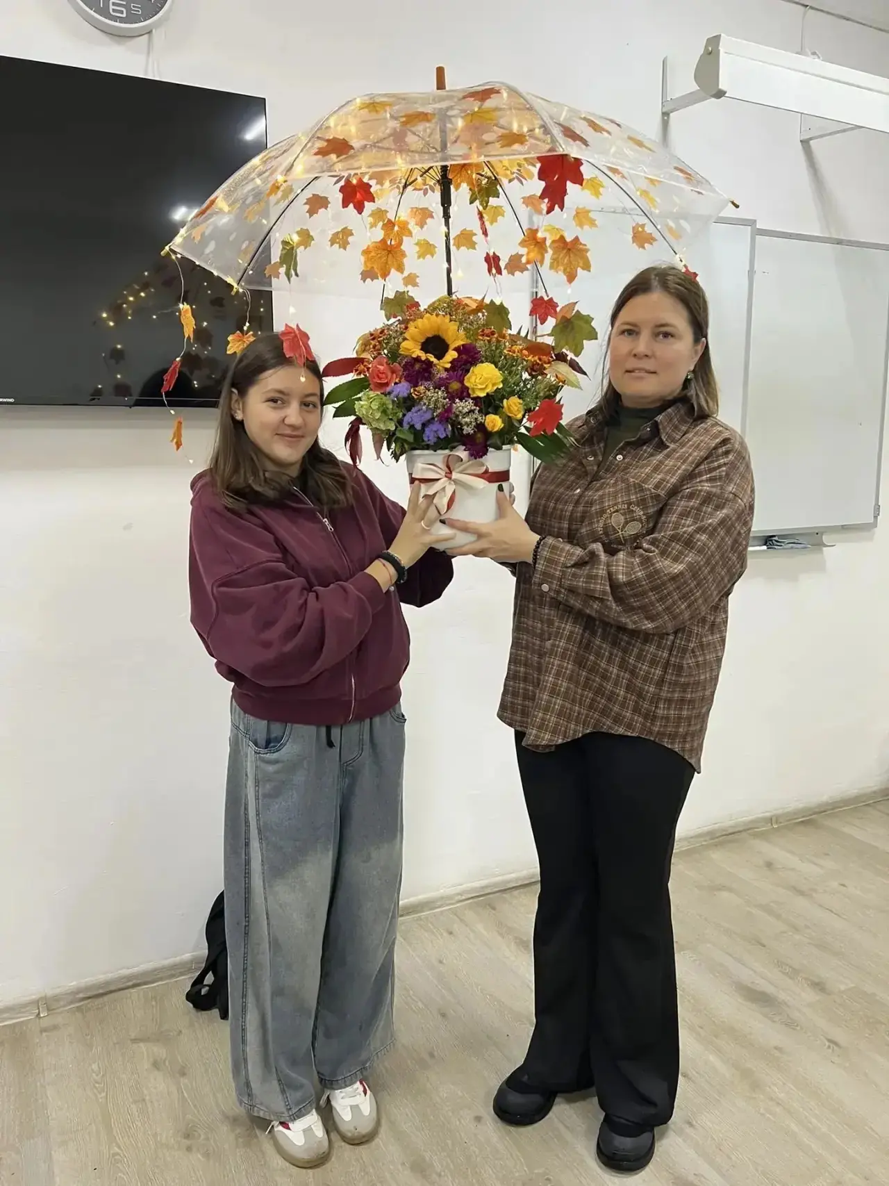 🌸 9 «В» класс СОШ 2 принимает участие в конкурсе икебаны ко Дню учителя!