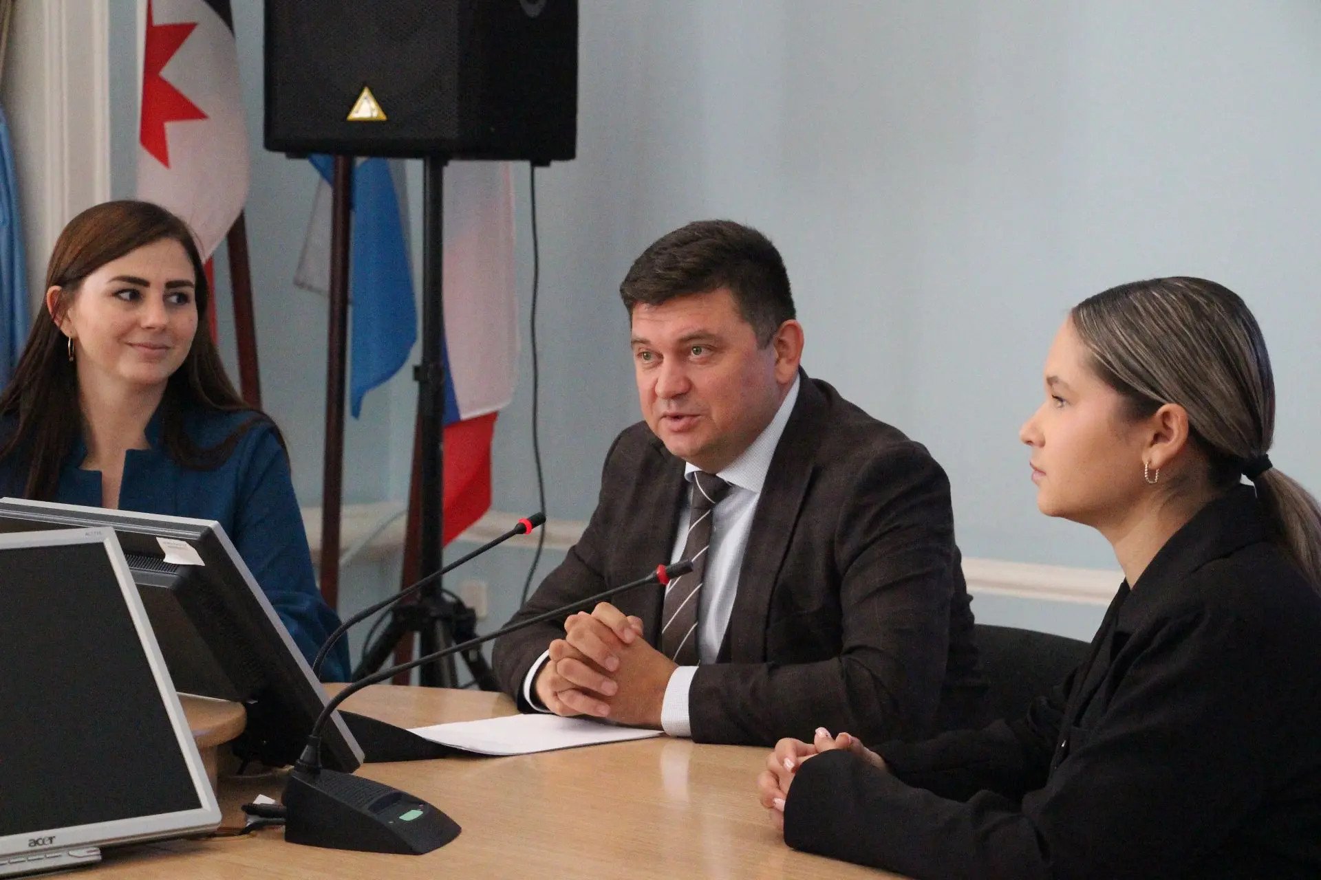 НОВЫЙ СОСТАВ СОВЕТА ПЕРВЫХ ВЗЯЛСЯ ЗА ДЕЛО