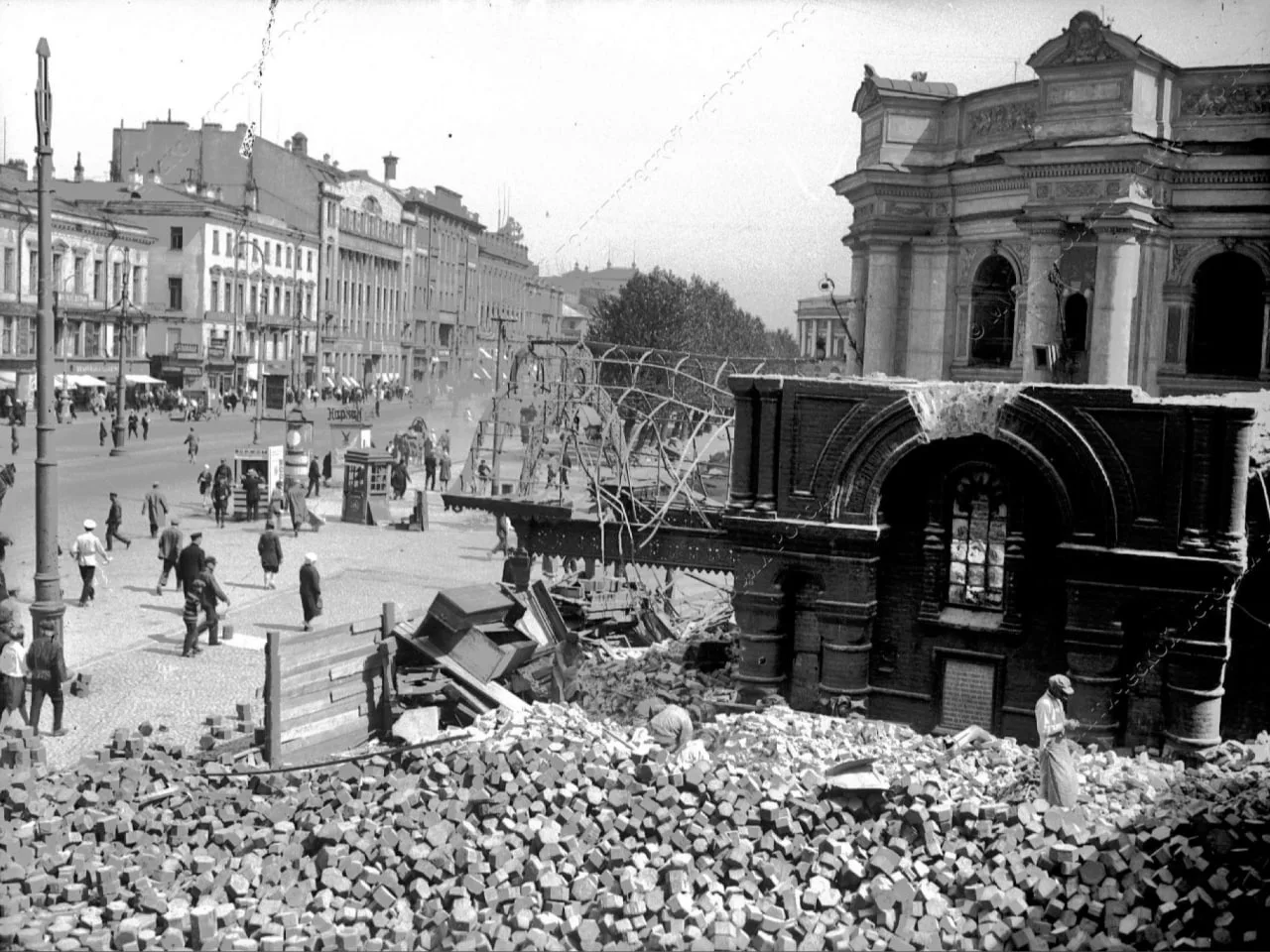 1929.Снос часовни у Гостиного двора.