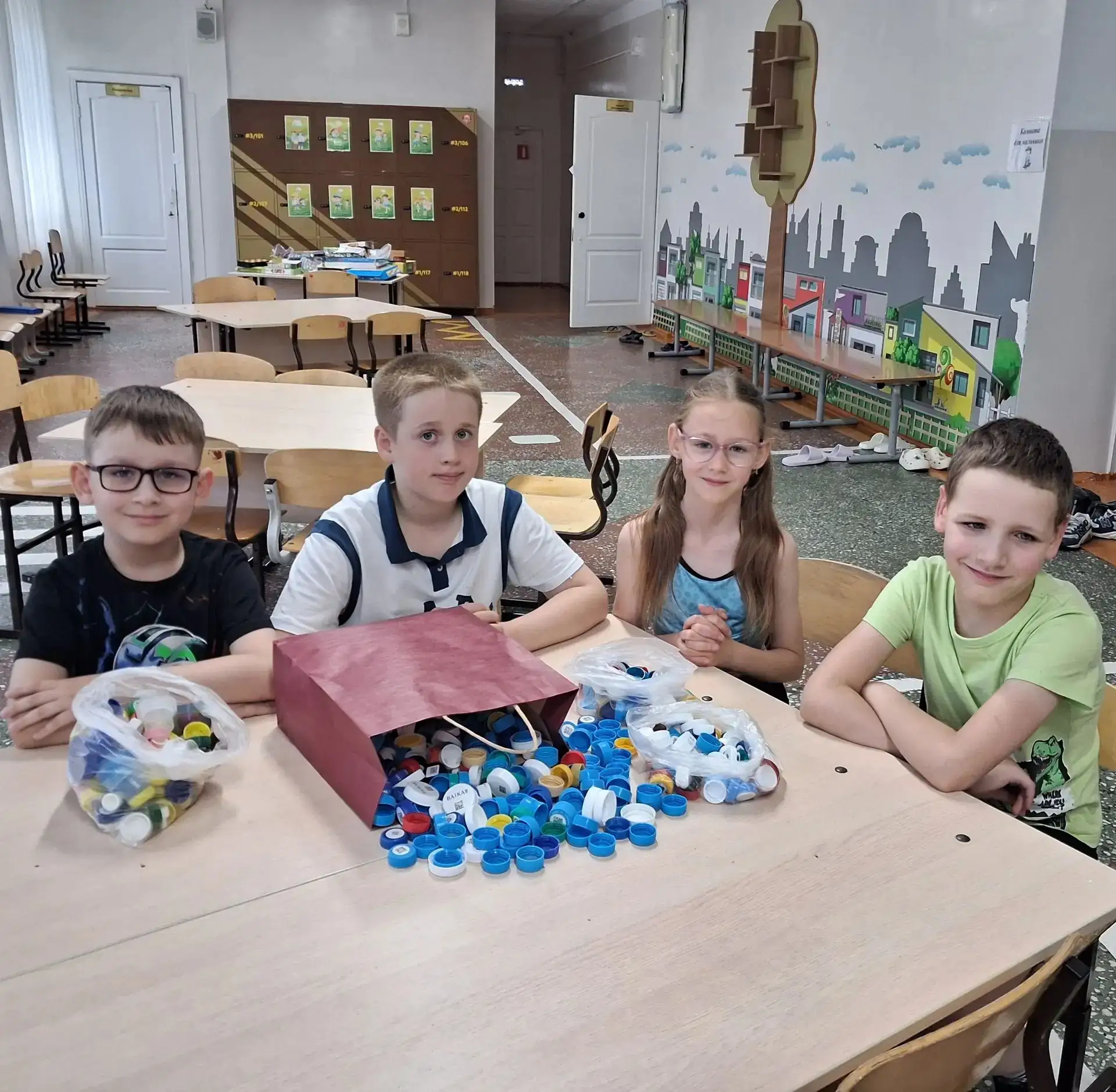 Активисты движения РазДельный сбор для ребят пришкольного лагеря провели экологическое мероприятие "