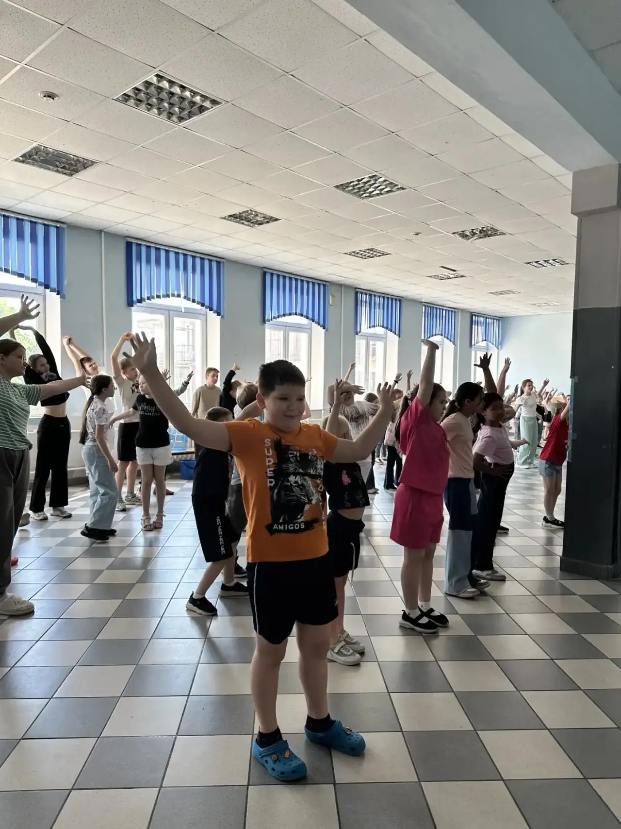 05.06 День нашем в лагере начался с увлекательной зарядки.