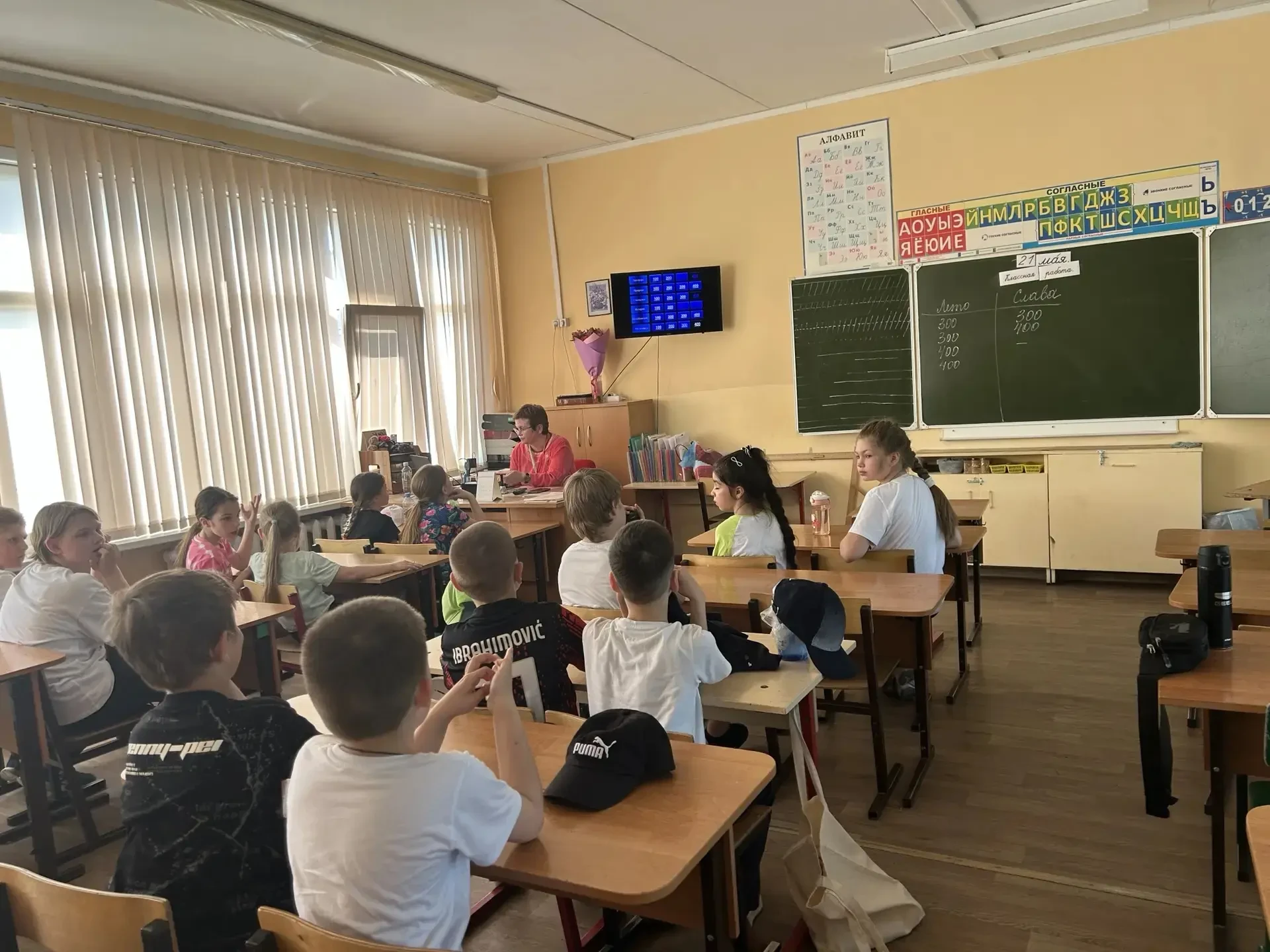 22 мая для учеников 2 «Г» и 4 «Э» классов прошла увлекательная интеллектуальная викторина. Ребята с 
