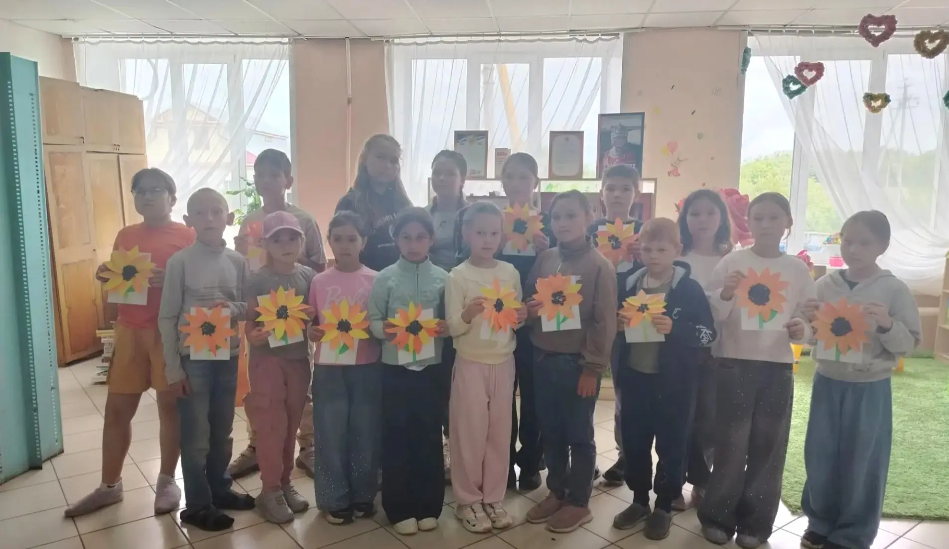 🌻 Солнечное настроение: мастер-класс «Подсолнух» в лагере «Солнышко»! ☀️

Сегодня в нашем лагере пр