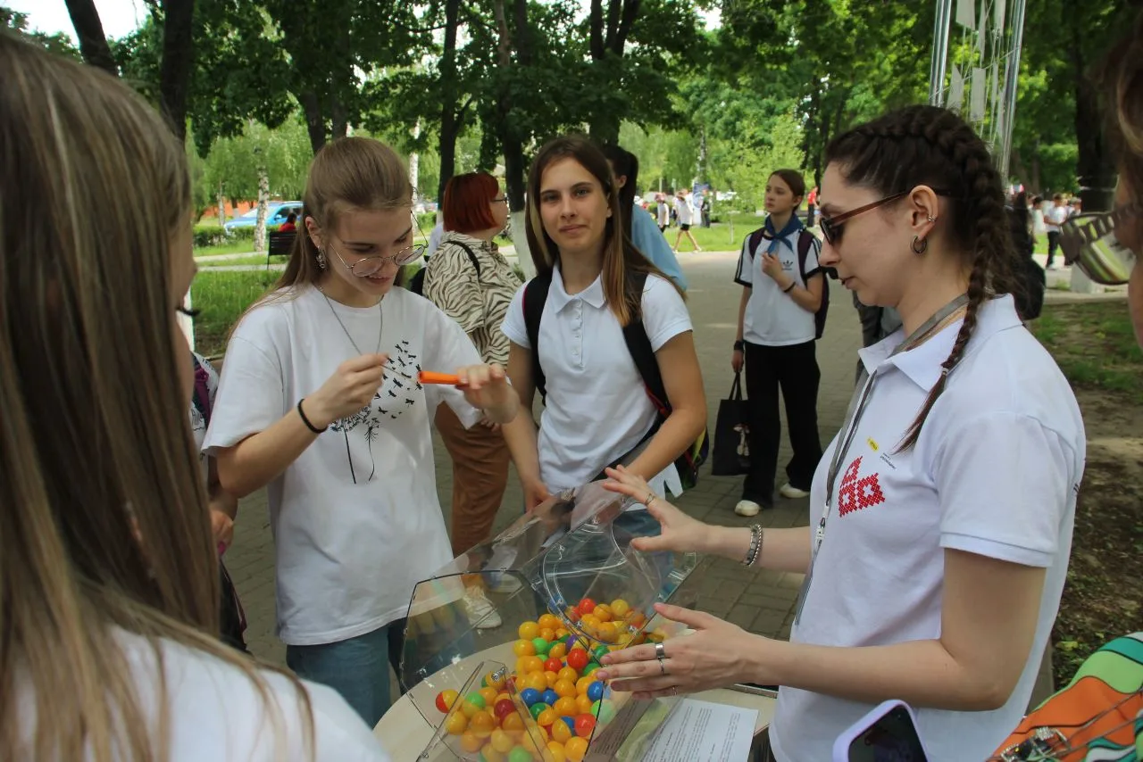 В честь Дня Пионерии в Борисоглебск прошел фестиваль «День первых».   Обучающиеся 7А приняли участие