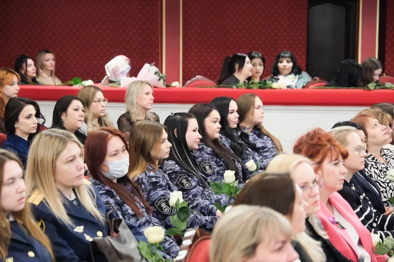 Дорогие астраханки! Примите искренние поздравления с прекрасным весенним праздником — 8 Марта!  Этот