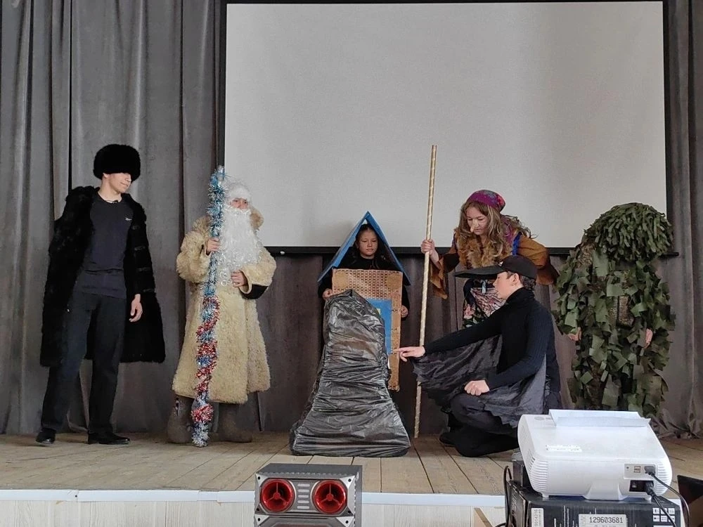 🎭Окружной фестиваль-конкурс школьных театров, посвященный году Единства народов России 🇷🇺 

💫Сег