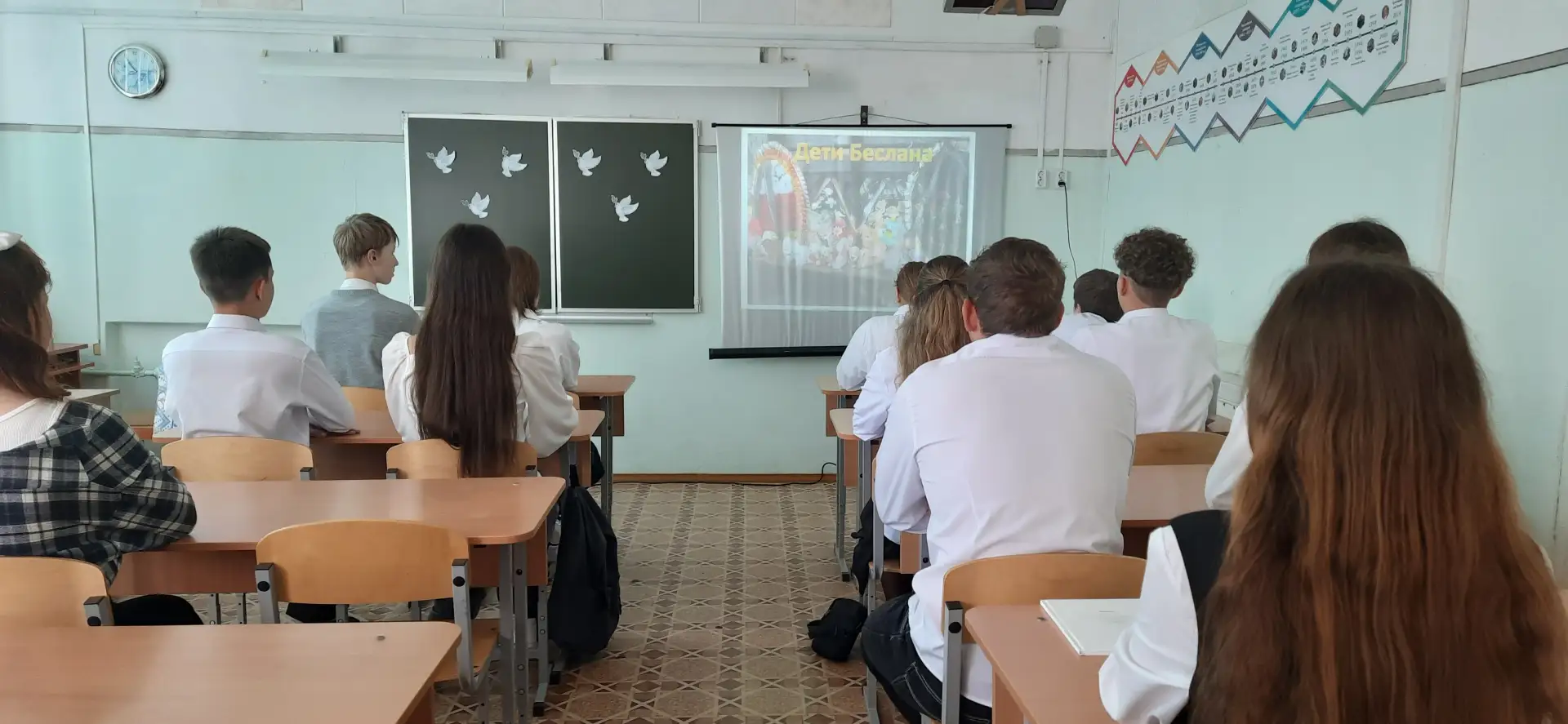 1 сентября в МОУ средняя школа 4 г. Наволоки прошли классные часы, посвященные Дню знан...