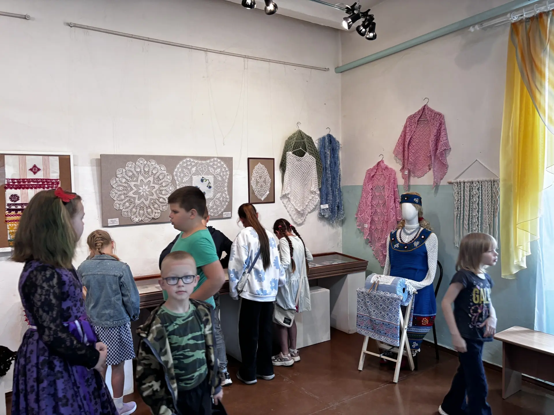 🎨 В «Берегине» с огоньком!

Наш лагерь съездил в Центр детского творчества «Берегиня» — и это был д