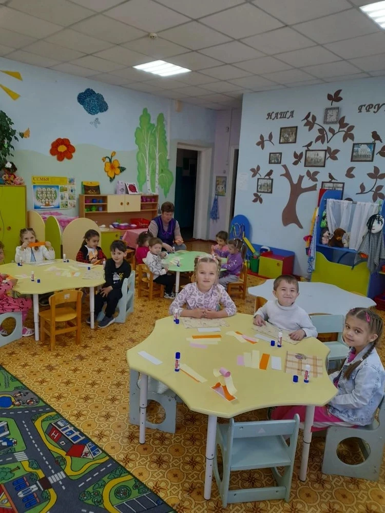 Сегодня к нам в гости  пришла куколка Катя очень грустная. Она сказала, что у неё нет д...