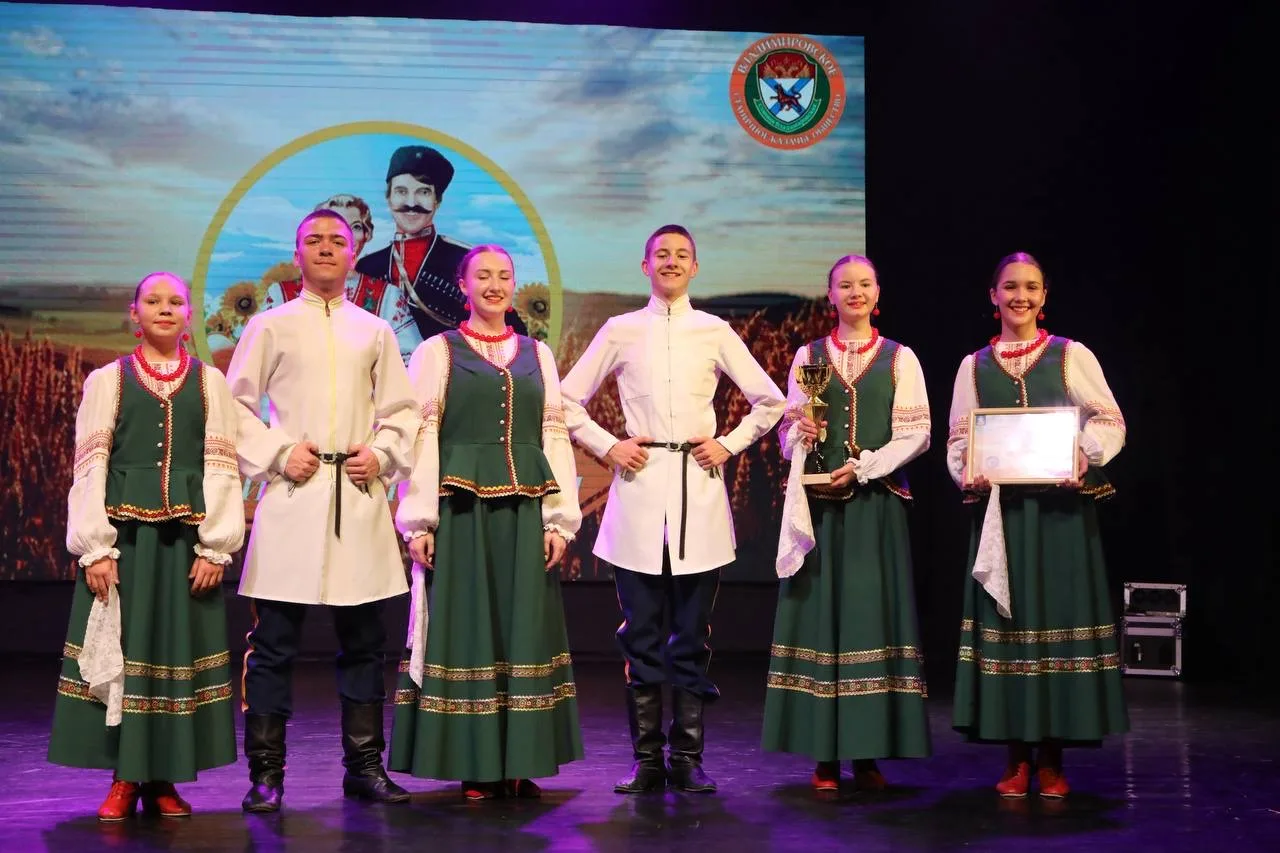 Сегодня в Корсакове прошел фестиваль казачьей культуры «Родимые просторы». Правильное название, инте
