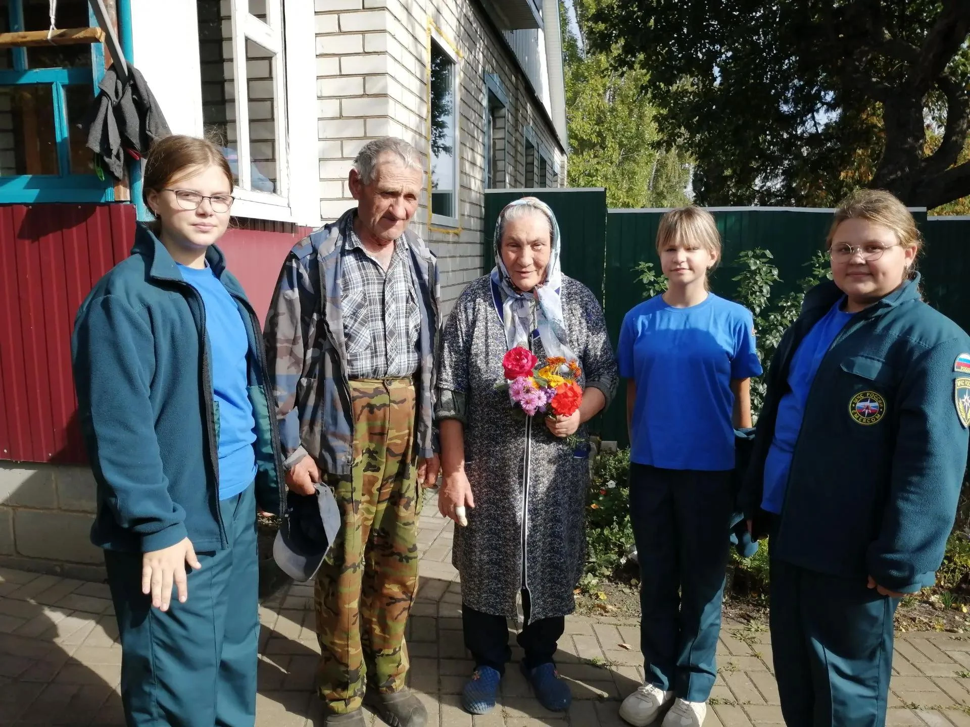 📣 Школьники приняли участие в акции «Мудрость в каждой улыбке» 📣
