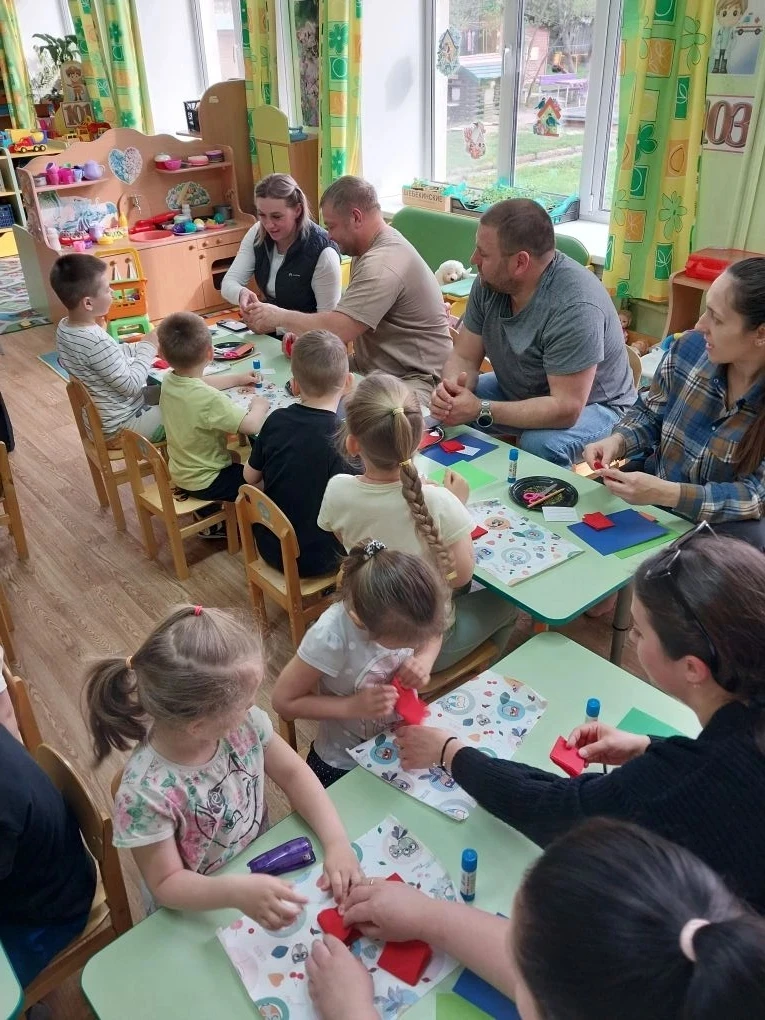 Центр развития ребёнка - детский сад "Ленок":  ОТКРЫТКА ВЕТЕРАНУ "КРАСНАЯ ГВОЗДИКА" ♥️🌸♥️ Мастер - к
