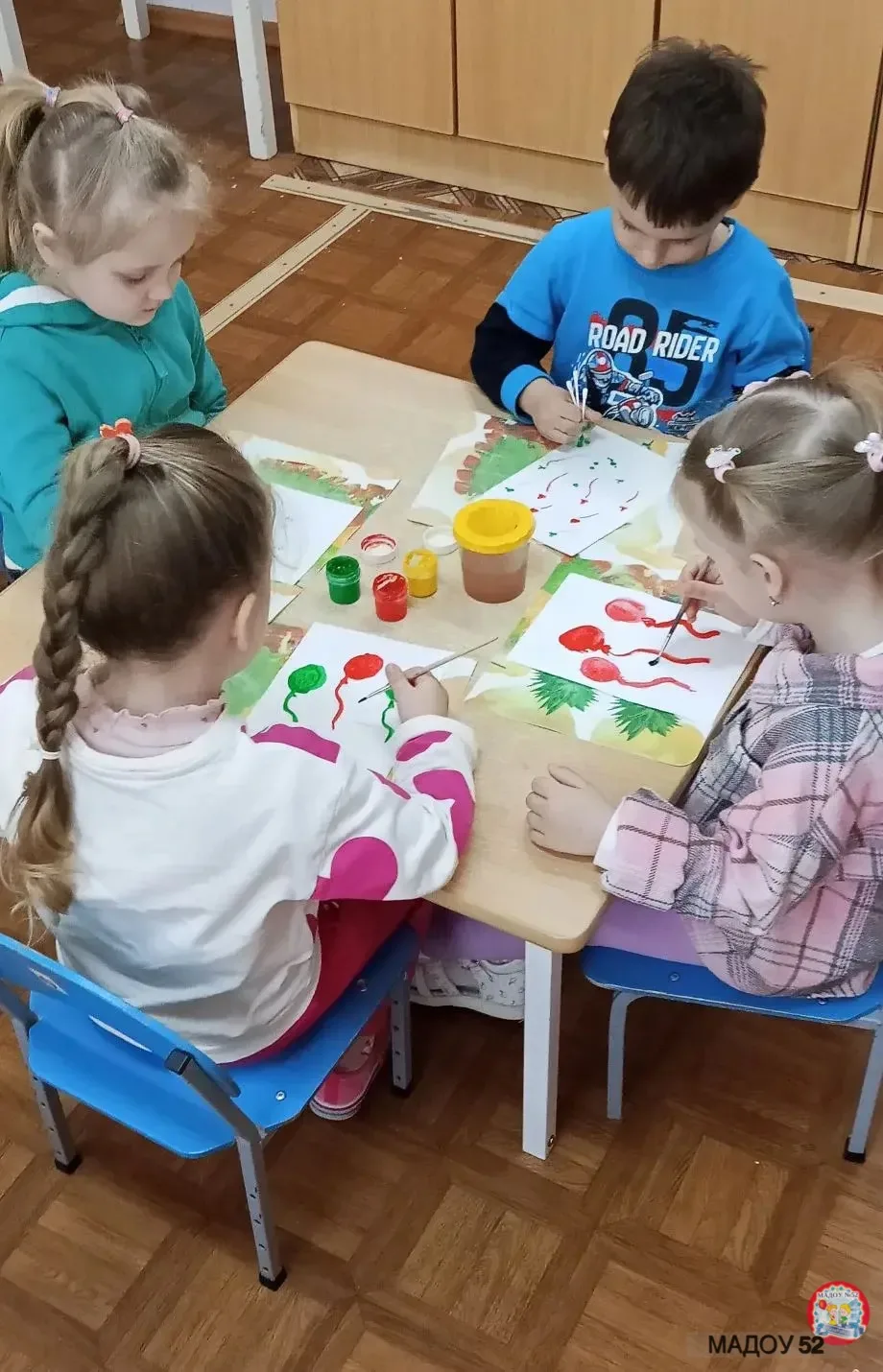 🎨✨ В нашей младшей группе сегодня было по-настоящему волшебно! Мы провели увлекательно...