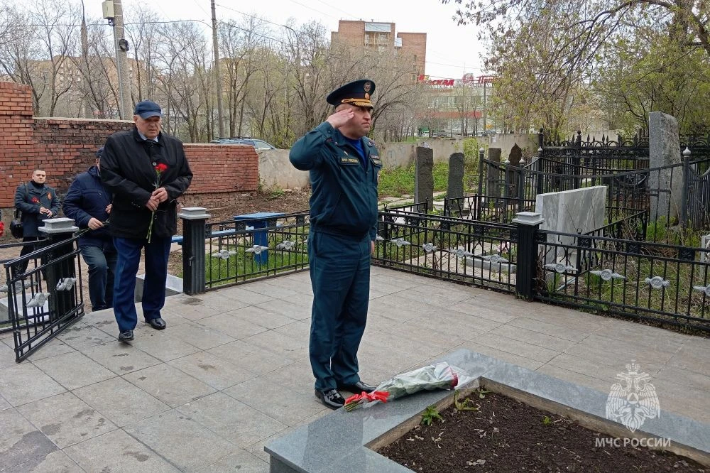 🥀Память о героях, отдавших жизни за общее дело, будет жить вечно!  Тушение пожаров — это их работа, 