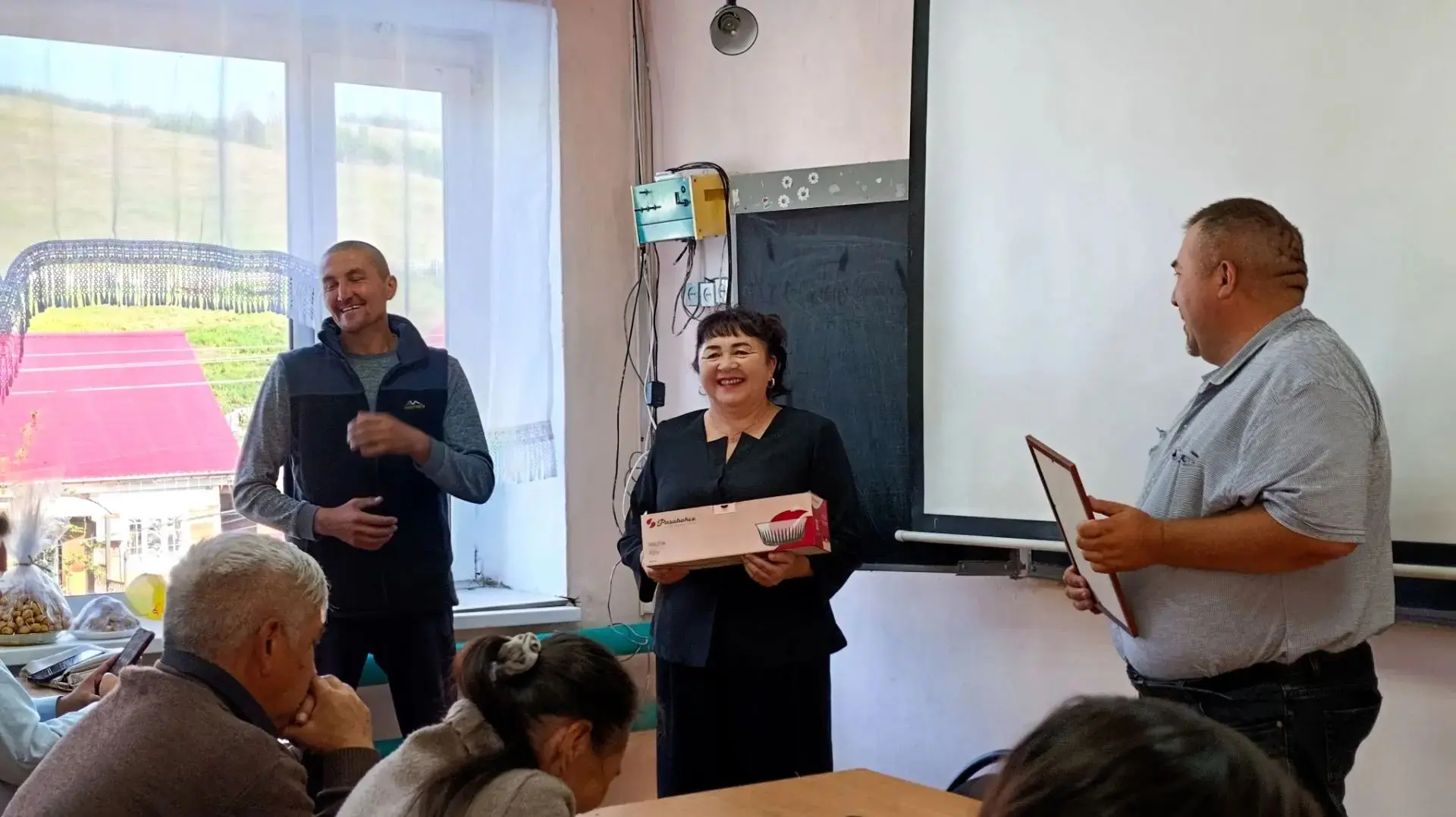 Тап 5 йыл элек Күгәрсен районынан "Земский учитель" программаһы буйынса беҙгә рус теле ...
