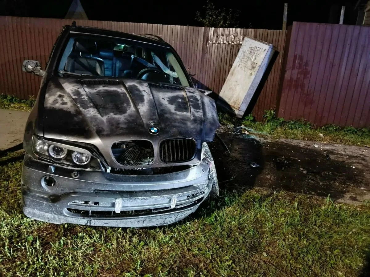 Во Владимирской области пьяный водитель BMW устроил аварию, пытаясь скрыться от полиции