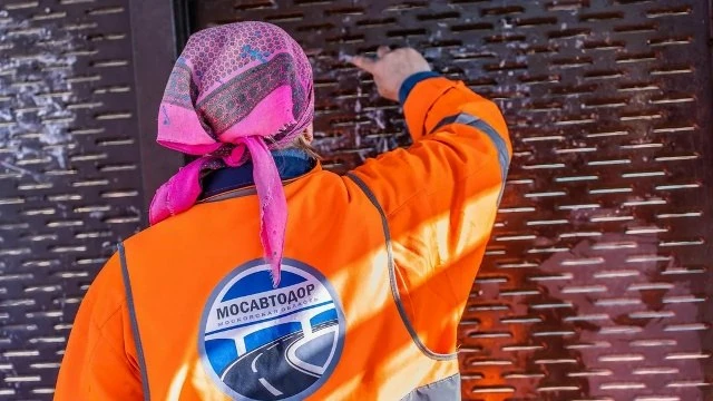 🧼 В Подольске зачистили остановки от граффити и рекламы