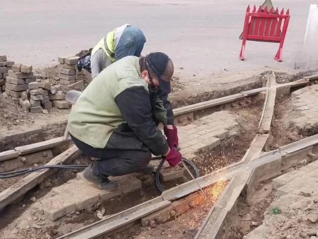 На пересечении проспекта Ленина и улицы Гагарина в Горловке проводится ремонт трамвайных путей

Спец