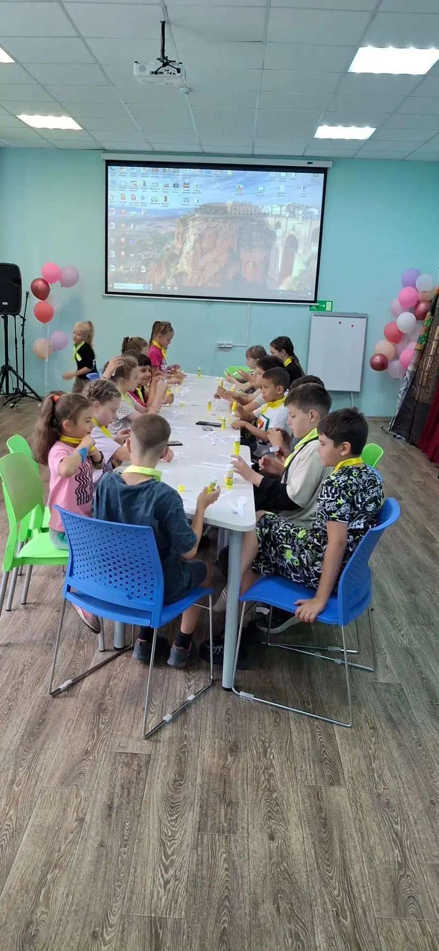 «Урок ко Дню семьи, любви и верности в школьном лагере: путешествие в библиотеку»

👩‍❤️‍👨Сегодня в