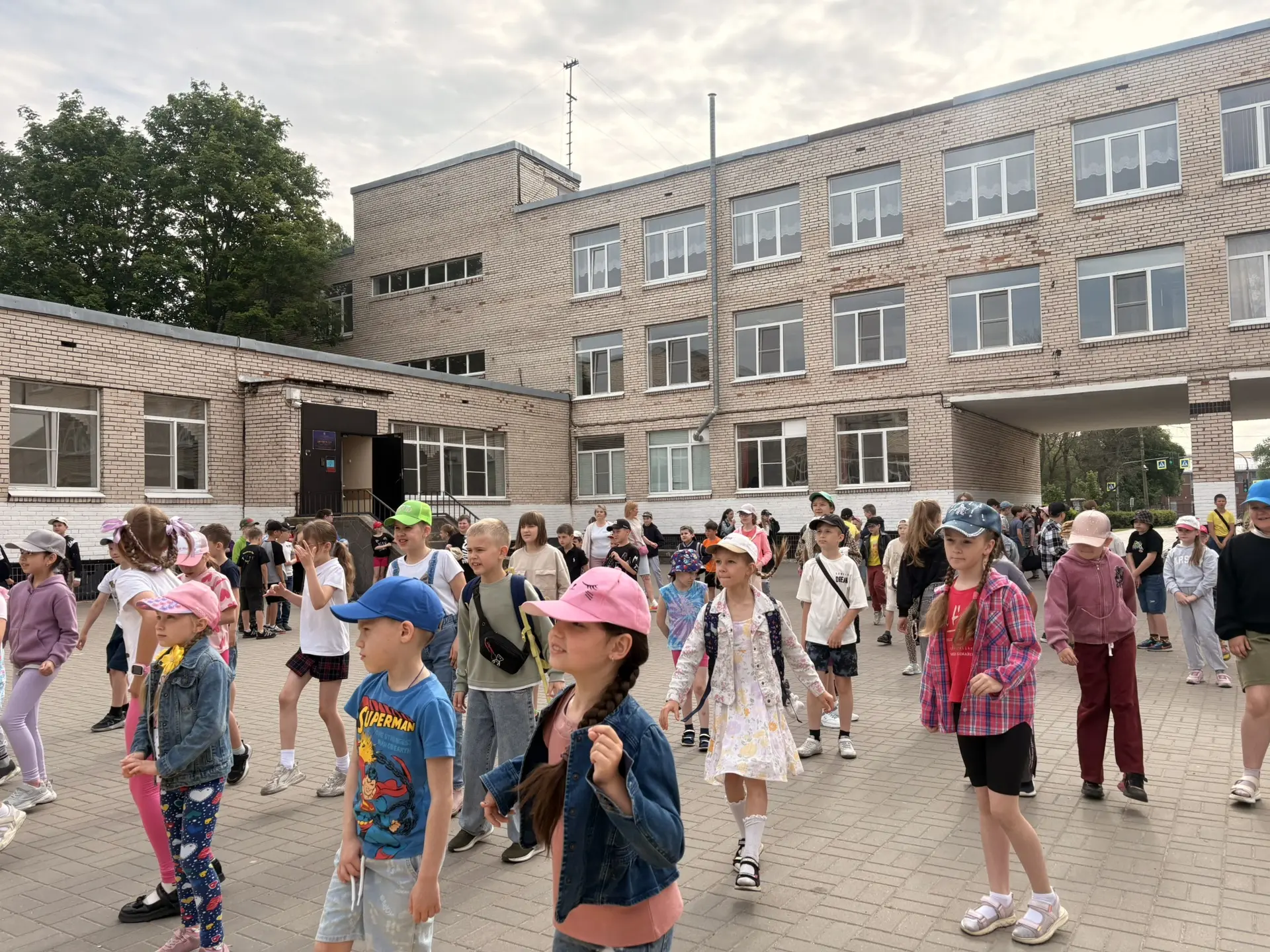 🩵Лагерь «Маяк»🩵

Сегодняшний день в нашем школьном лагере был посвящён чувашской культуре. 🇷🇺 Ре