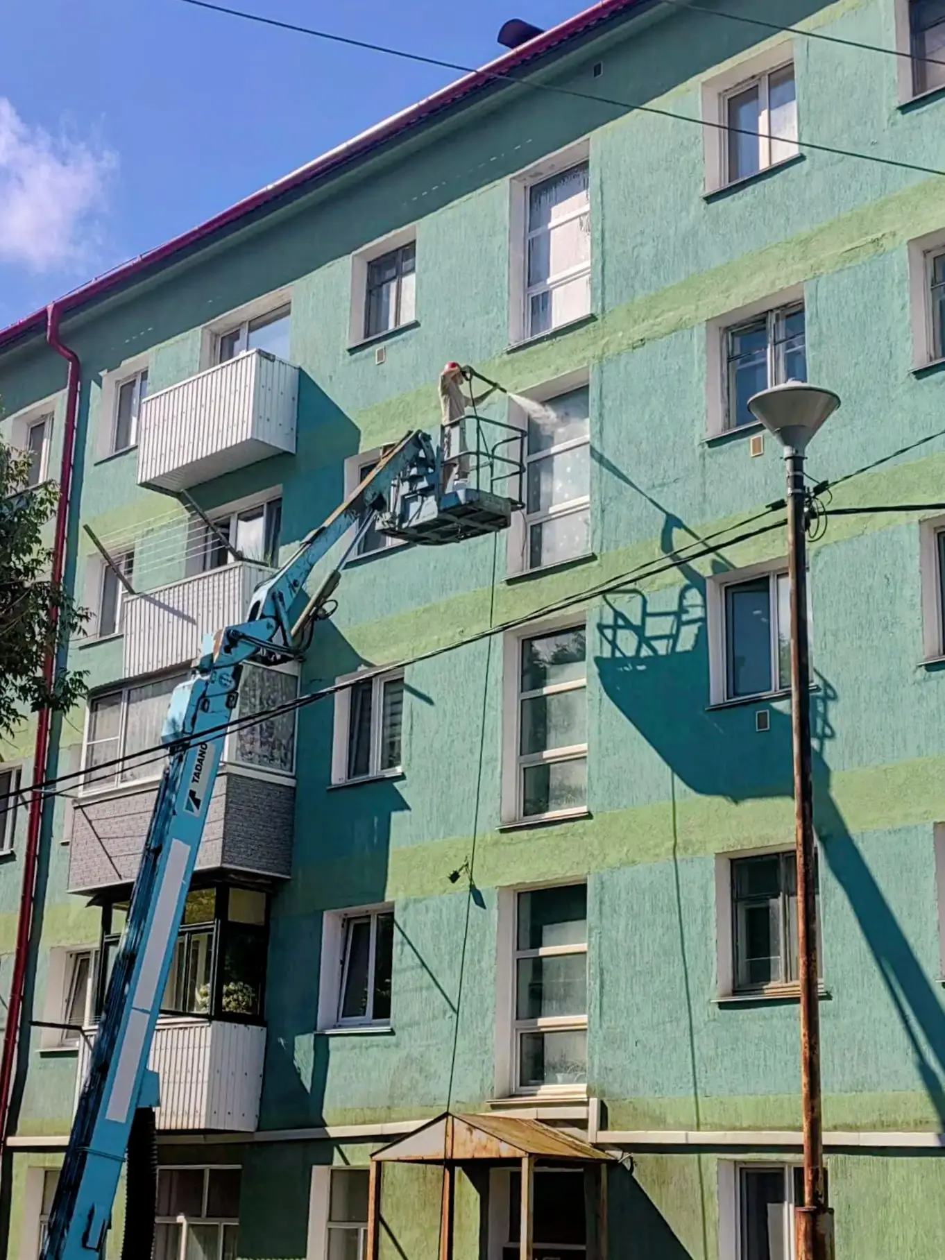 🧽 Провели влажную уборку в домах на улице Героев, 3, 5, 7, 9 в Холмске. Помыли окна по...