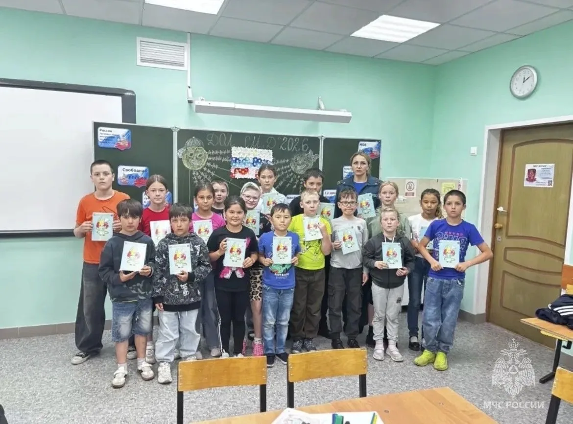 Профилактическое занятие по пожарной безопасности для пришкольного лагеря Волосовского района провел
