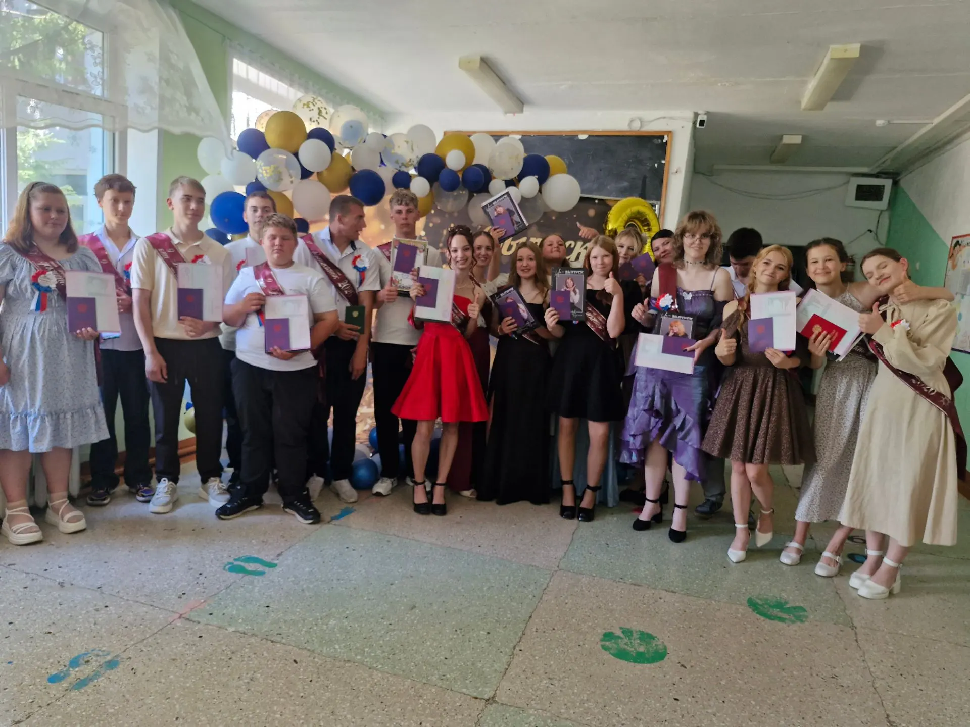 🎉 Выпускной в 9 классе — особенный день! 🎉