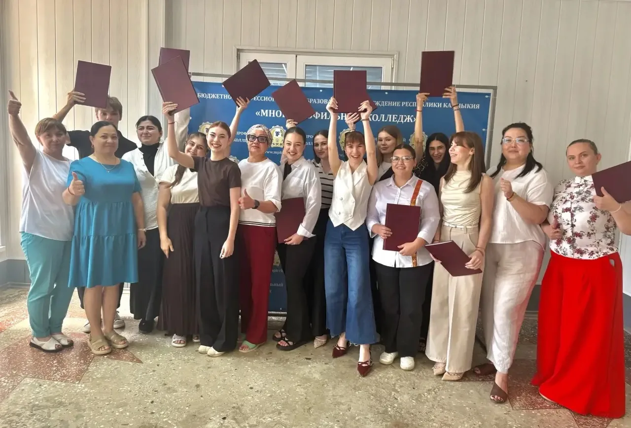 🎉 Поздравляем выпускников по направлениям «Технология парикмахерского искусства» и «Технологии инду