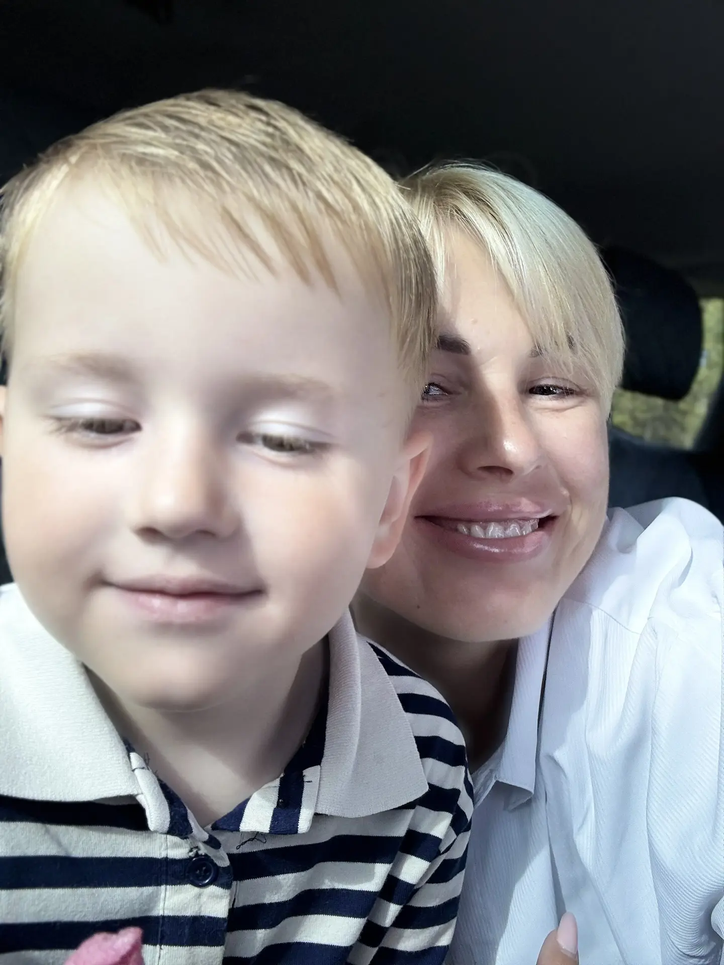 Внук в машине, настроение отличное — держим курс на Остров, к прабабушке! ❤️