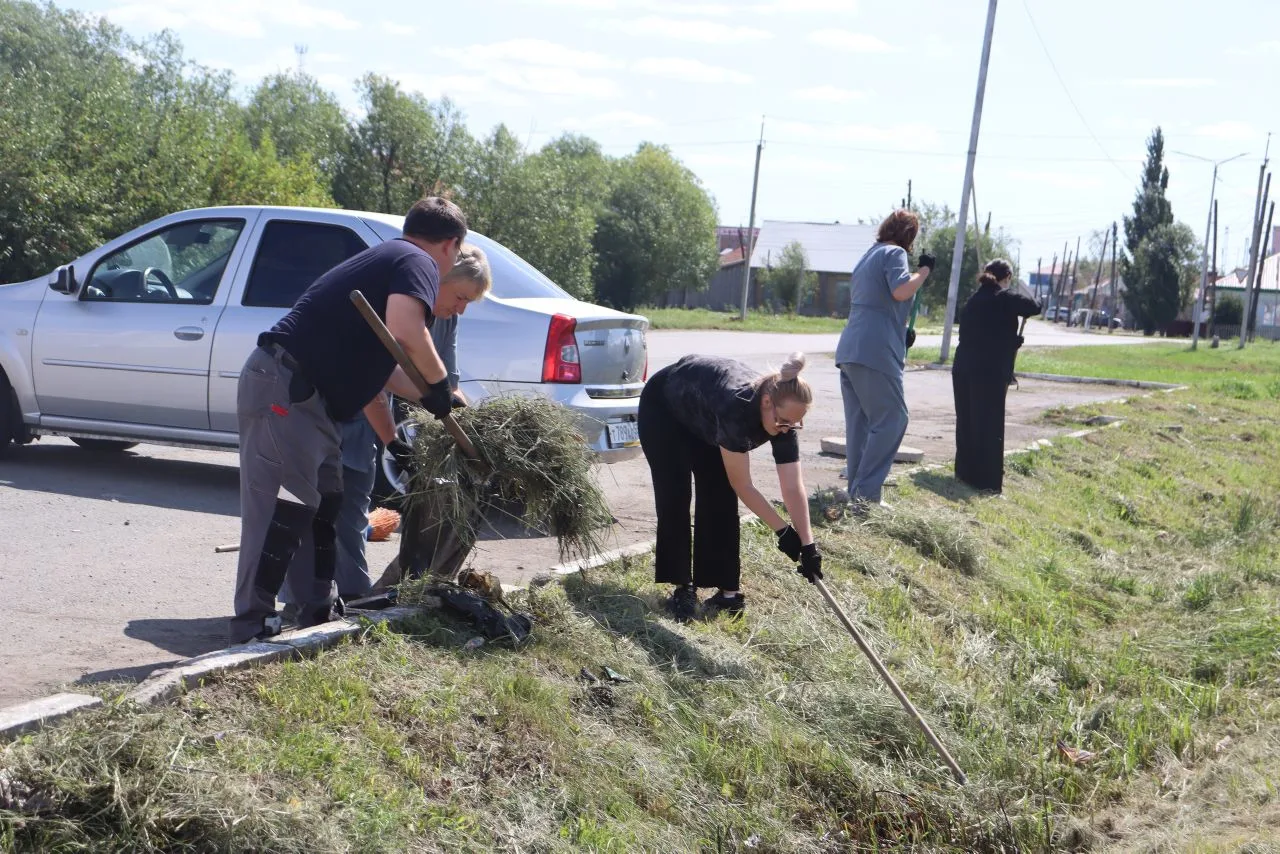 🌱 Сотрудники Дворца культуры имени В.В.Радула провели субботник, в рамках подготовки к...