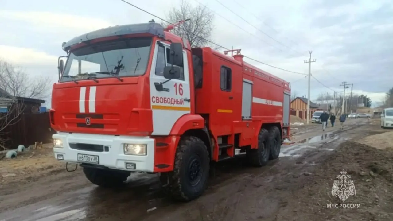 Пожар на частном подворье в Свободном  В Свободном по улице Конной произошло возгорание на частном п