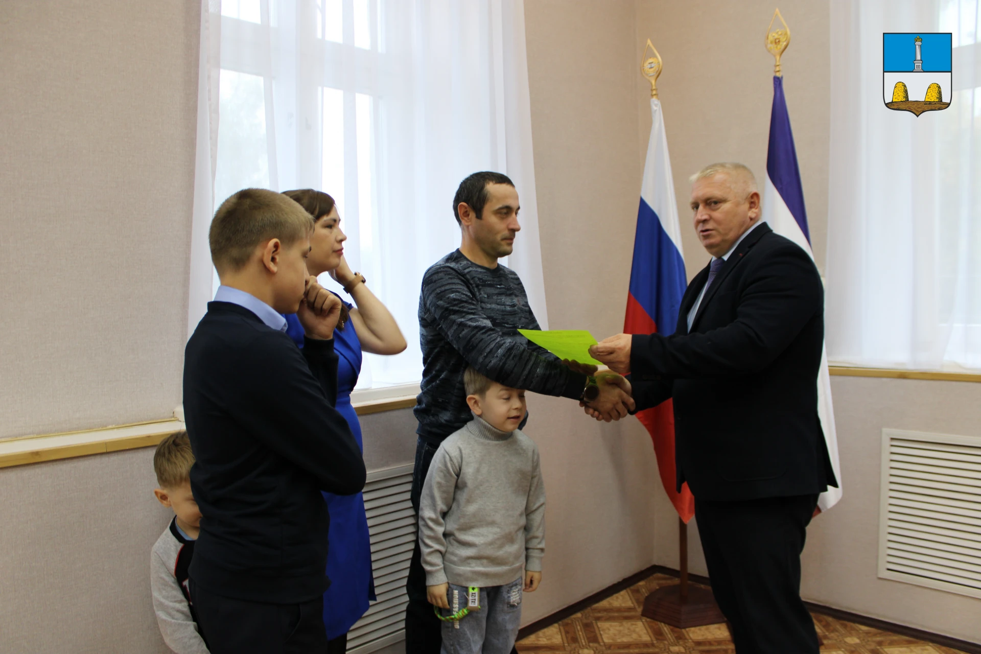 Сегодня Глава Ардатовского района Александр Николаевич Антипов вручил свидетельство на ...
