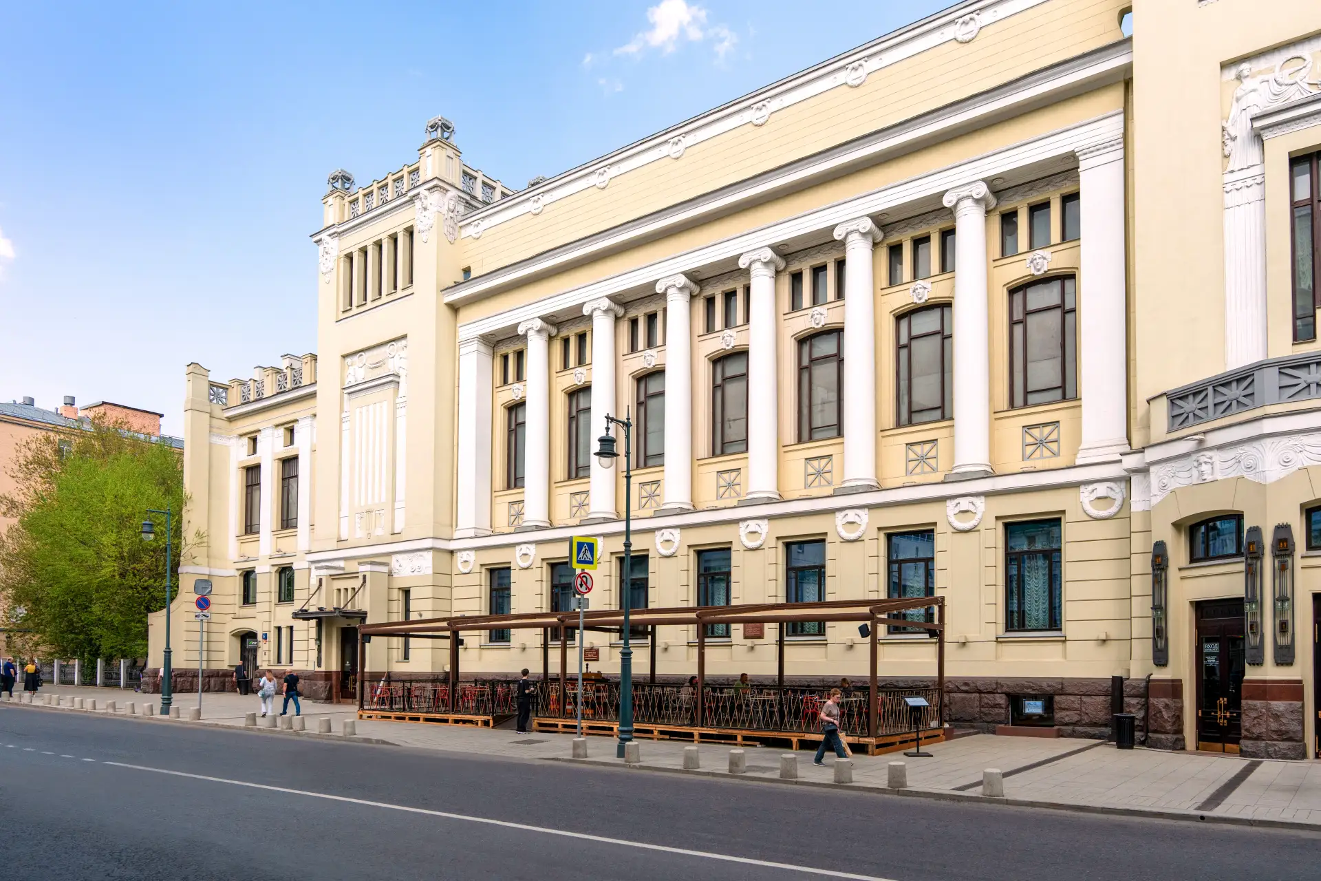 Дорогие зрители! В рамках празднования Дня города в театре «Ленком Марка Захарова» сост...
