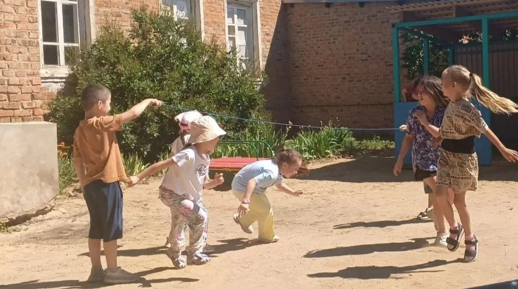 В рамках празднования фестиваля игр народов мира, воспитатель группы «Ромашка», организовала для дет