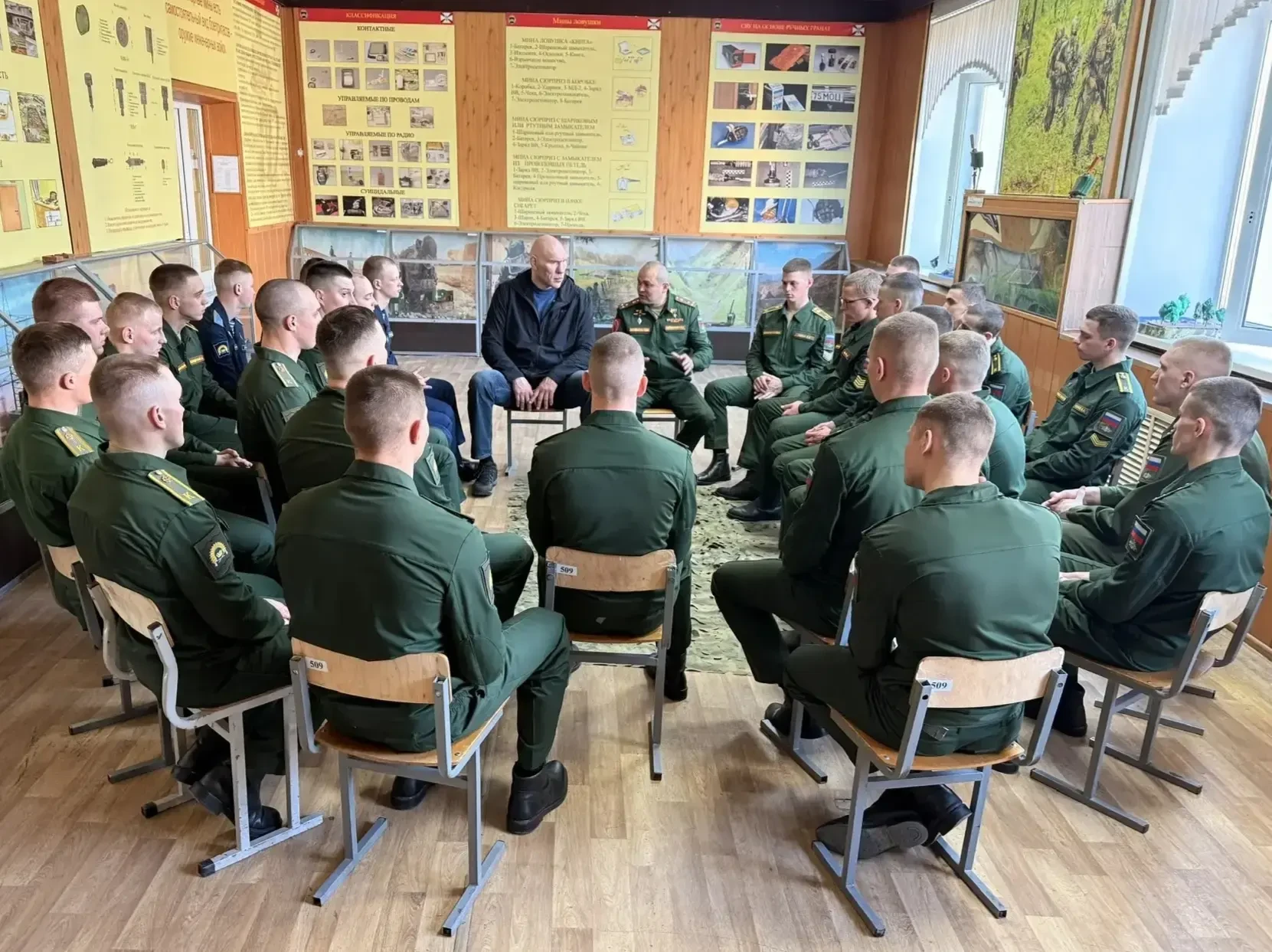 ТВВИКУ посетил легендарный боксёр Николай Валуев!  По приглашению Героя России Рустама Сайфуллина Тю