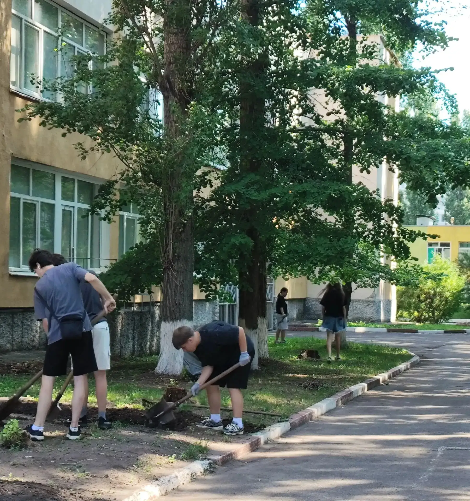 В лагере "Солнышко" летняя жара! Получить заряд бодрости и подкрепить силы им помогли утренняя заряд
