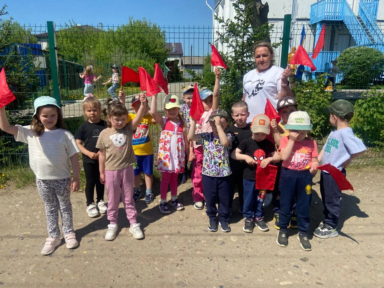 Перейти дорогу можно,