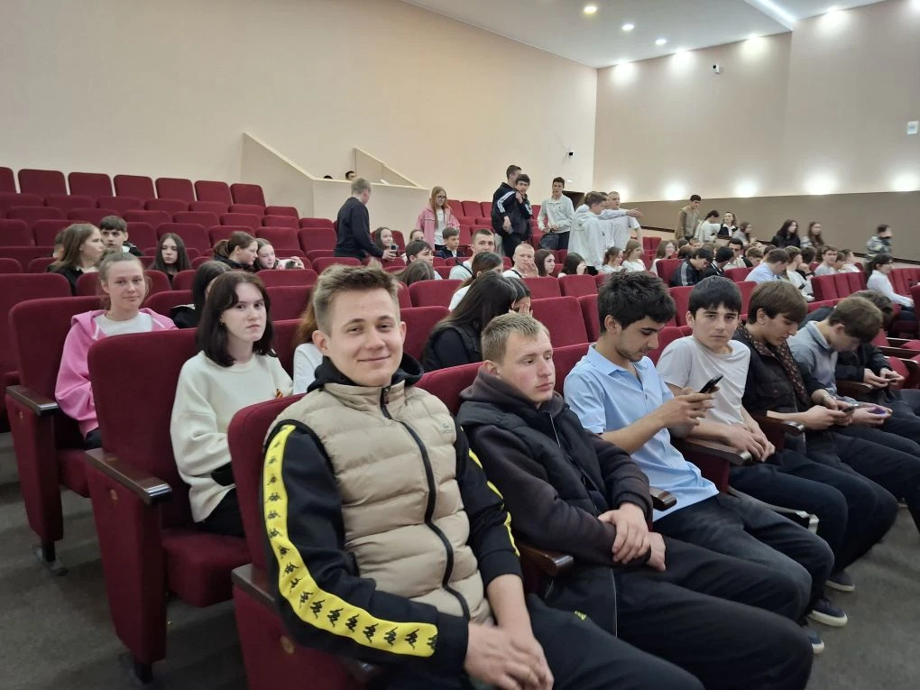 🎭Обучающиеся нашей школы побывали в Благодарненском РДК на театрализованном концерте «...