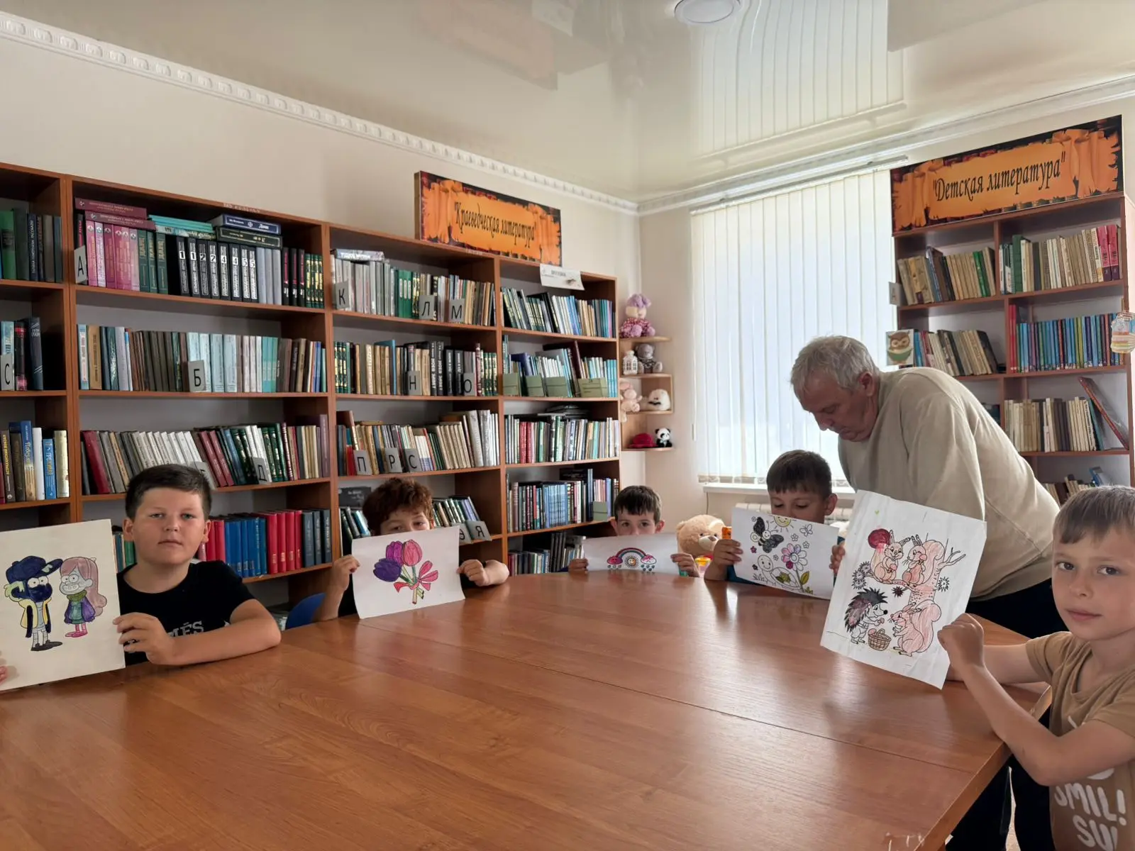4 июня в Доме культуры с.Новые-Атаги провели выставку рисунков «Мои веселые каникулы». ...