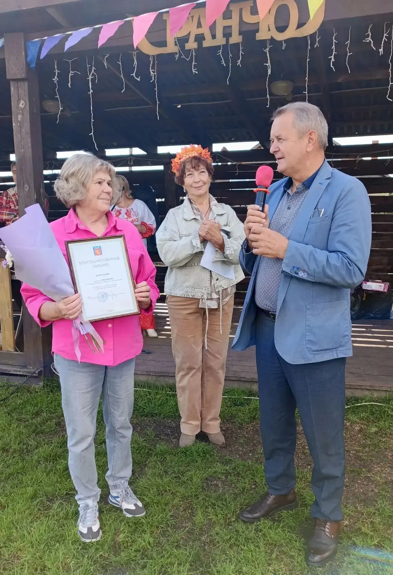 В «КОННОМ ДВОРЕ» ТЕПЛО ПРОВОДИЛИ ЛЕТО