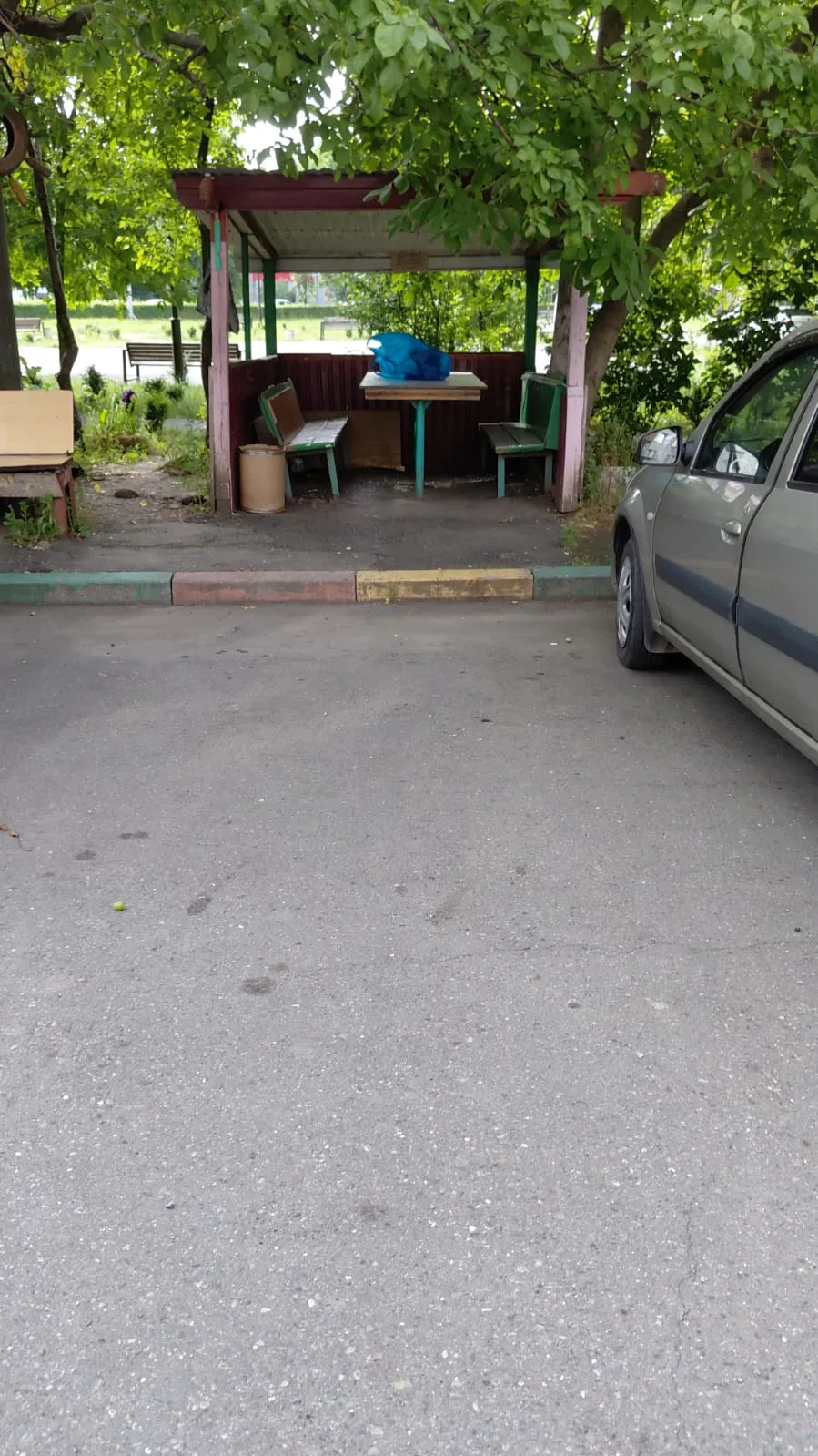 Уборка дворовой територии.
