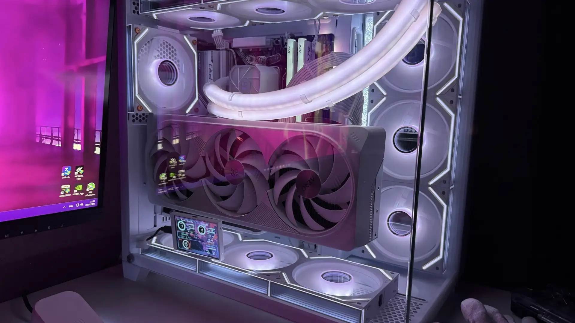 Даниил из Астрахани поменял свою черную RTX 4080 на белую по системе трейд-ин

Доплатил несколько ты