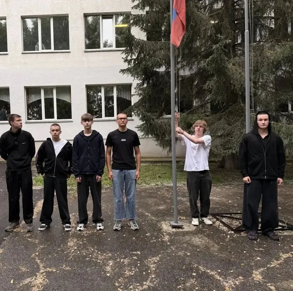 🇷🇺В Пензенском колледже архитектуры и строительства новая неделя начинается традиционно с поднятия