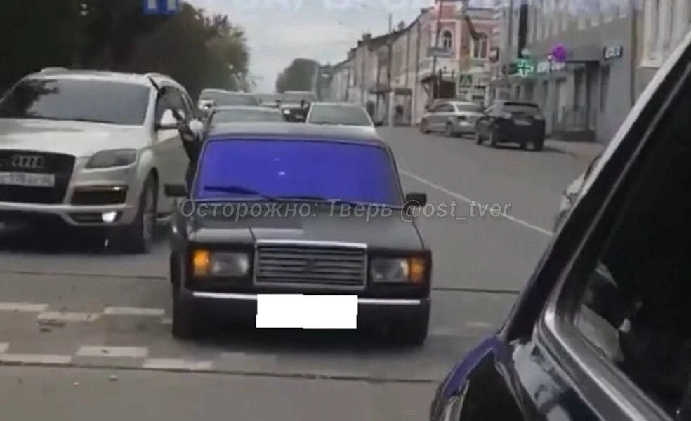 😱 В Вышнем Волочке полиция ищет участников свадьбы, которые устроили покатушки по горо...