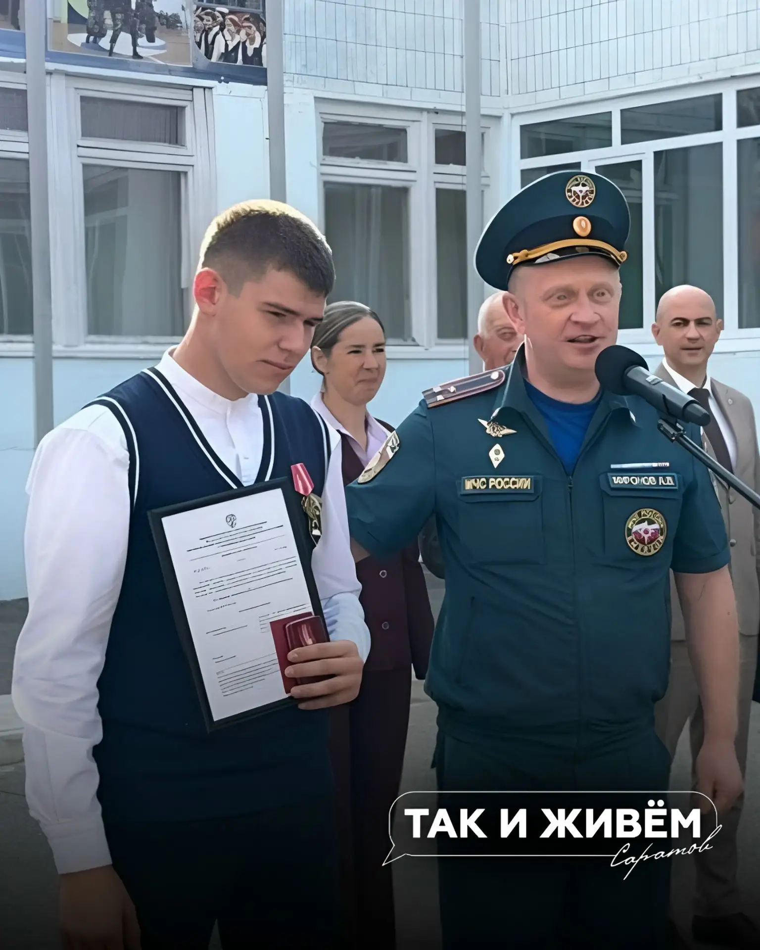🙏Рискуя жизнью: школьник спас из огня женщину, которая не могла ходить