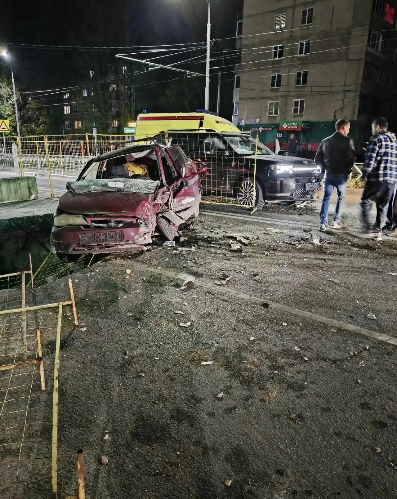 Поздно вечером в пятницу, 2 октября, на пересечении улиц Труфанова и Панина автомобиль ...