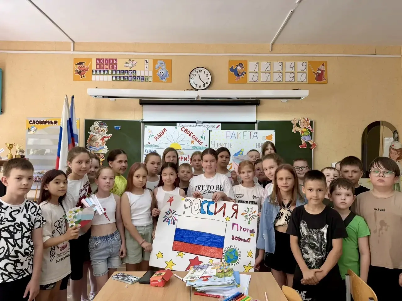 Пришкольный лагерь «Солнышко»
День 10 «День России» 🇷🇺 

12 июня в нашей стране ежегодно отмечаетс